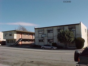 Douglas Arms in Reno, NV - Building Photo - Building Photo