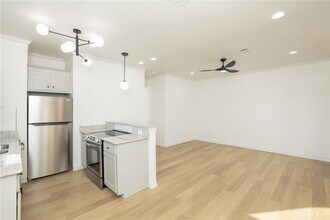 1137 N Leverett Ave in Fayetteville, AR - Foto de edificio - Building Photo