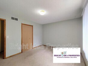 380 Gironde Ct in Woodbury, MN - Foto de edificio - Building Photo