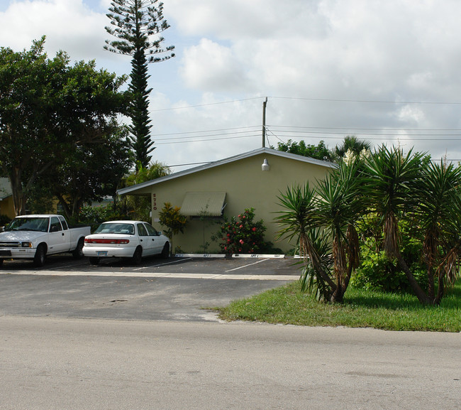 5730 NW 15th St in Fort Lauderdale, FL - Foto de edificio - Building Photo