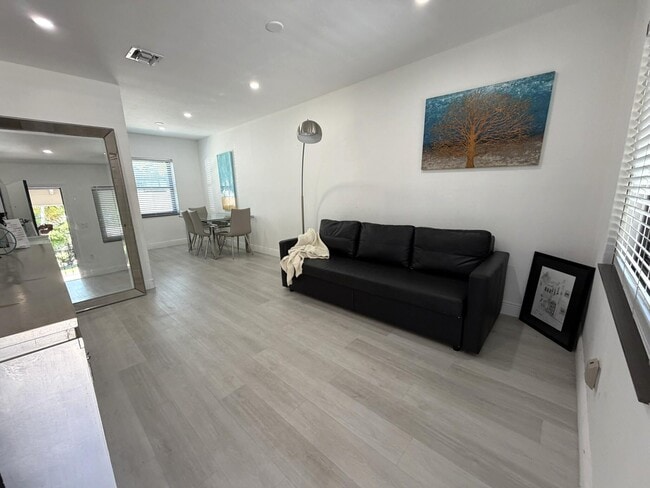 801 NE 19th Ave in Fort Lauderdale, FL - Building Photo - Building Photo