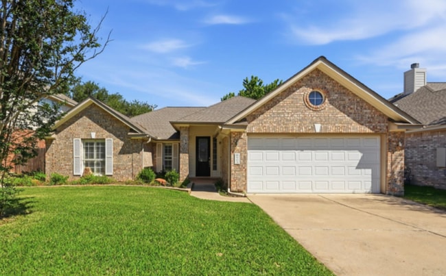 property at 905 Hunter's Creek Dr