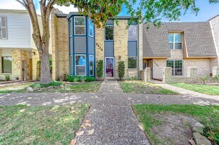 2470 Country Club Dr in Pearland, TX - Building Photo