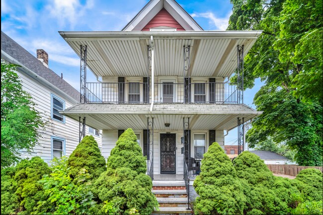 4105 E 64th St in Cleveland, OH - Foto de edificio - Building Photo