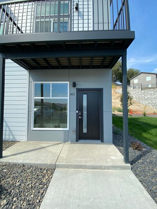 200 Canyon Pkwy in Selah, WA - Building Photo