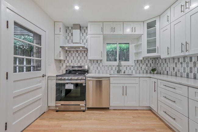 21 E CENTRAL Ave in Bergenfield, NJ - Building Photo - Building Photo