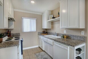 Walnut Grand in West Covina, CA - Building Photo