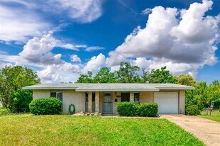 3230 Ridgeview Cir in Irving, TX - Building Photo