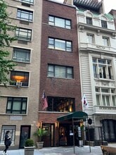 43 W 54th St in New York, NY - Building Photo - Building Photo