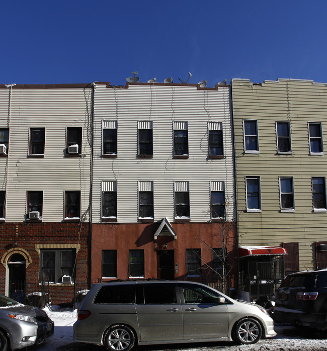 225 Irving Ave in Brooklyn, NY - Building Photo - Building Photo