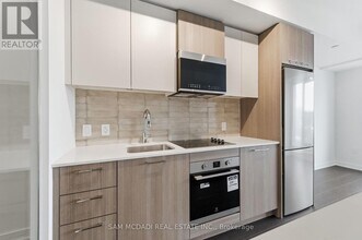 30 Dreamers Wy in Toronto, ON - Building Photo - Building Photo