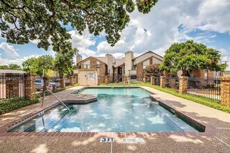 1600 Pecan Chase Cir in Arlington, TX - Building Photo - Building Photo