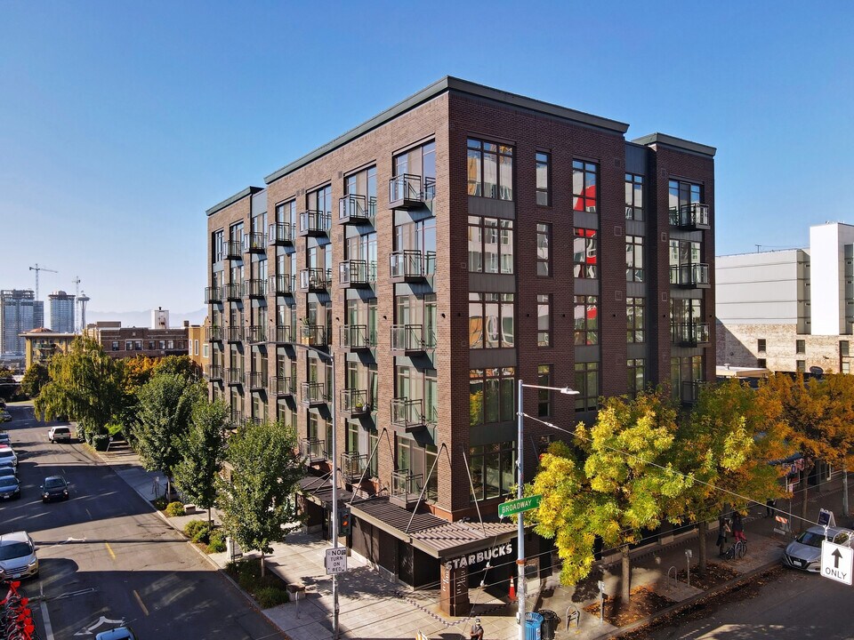 101 Broadway in Seattle, WA - Building Photo