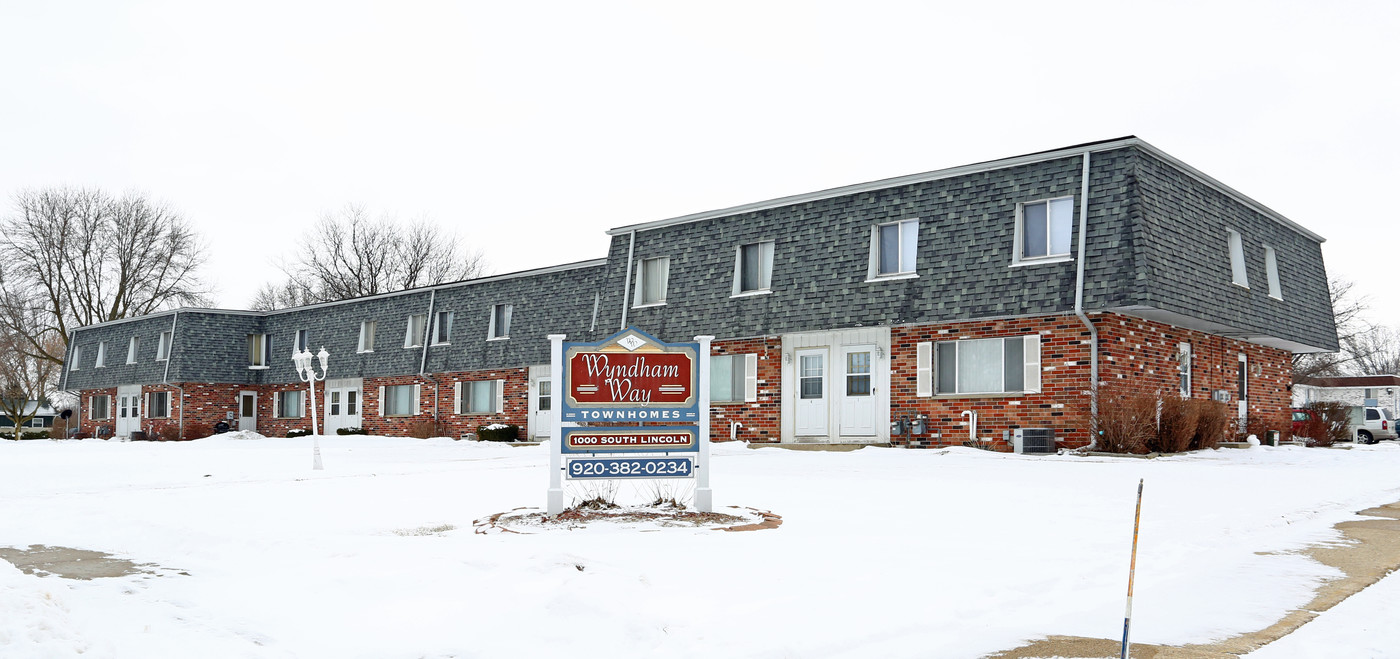 Wyndham Townhomes in Beaver Dam, WI - Building Photo