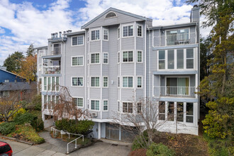 Cimarron Heights in Seattle, WA - Building Photo - Building Photo