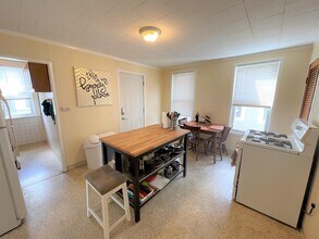 35 Hancock St, Unit 3 in Somerville, MA - Building Photo - Building Photo