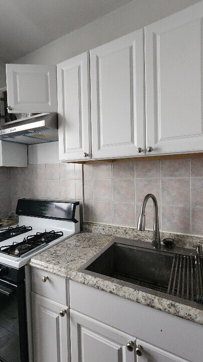 6717-6718 8th Ave in Brooklyn, NY - Foto de edificio