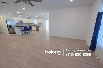 9549 Summers Cay Cir in Thonotosassa, FL - Foto de edificio - Building Photo