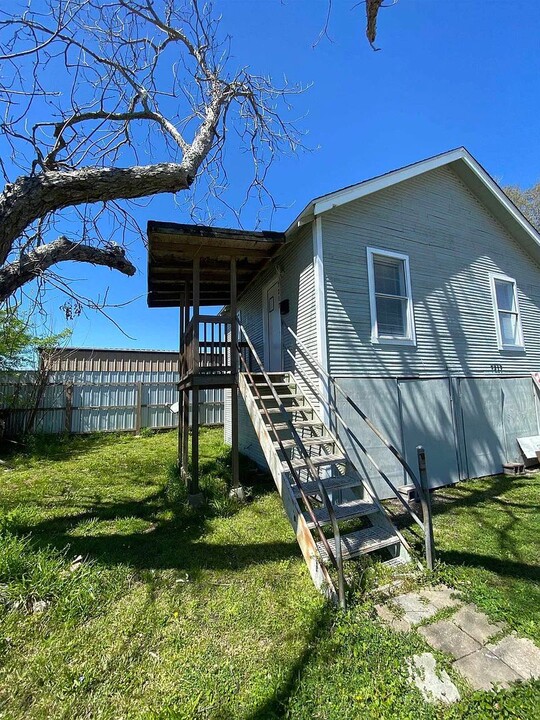7213 Terrell St in Groves, TX - Building Photo
