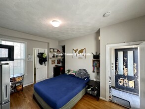 13 Pleasant St, Unit 1R in Cambridge, MA - Building Photo - Building Photo