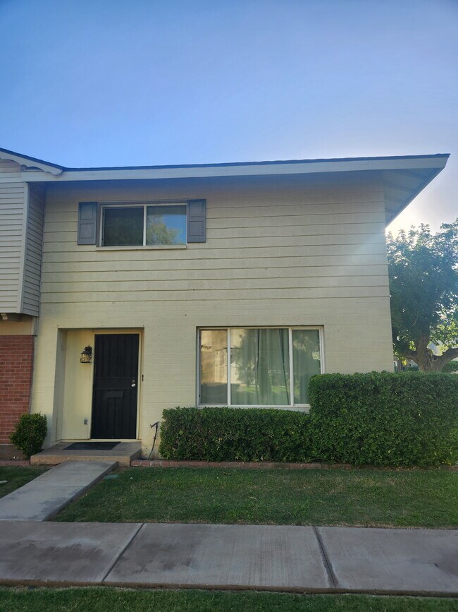 1379 N 44th St in Phoenix, AZ - Building Photo - Building Photo