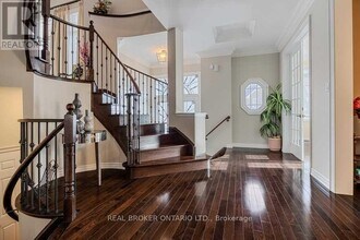 2 Tarmack Dr in Richmond Hill, ON - Building Photo - Building Photo