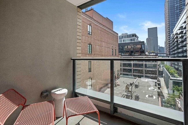 169 W Superior St in Chicago, IL - Building Photo - Building Photo