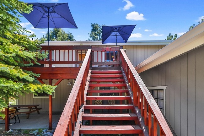 2216 Maplewood Way in Pine Mountain Club, CA - Building Photo - Building Photo