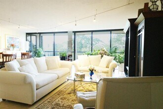 2480 Presidential Way in West Palm Beach, FL - Foto de edificio - Building Photo