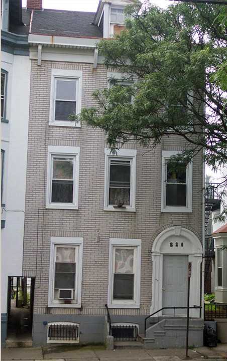 820 W Walnut St in Allentown, PA - Building Photo