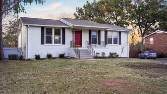 6620 Upton Ln in Nashville, TN - Building Photo