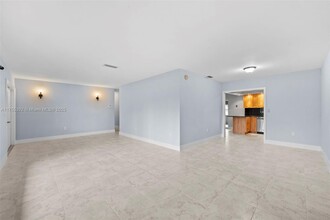 8500 SW 87th Ave in Miami, FL - Building Photo - Building Photo