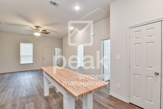 2013 Langston St in Fort Worth, TX - Building Photo - Building Photo