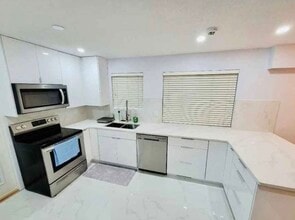 1871 Coquitlam Av in Port Coquitlam, BC - Building Photo - Building Photo