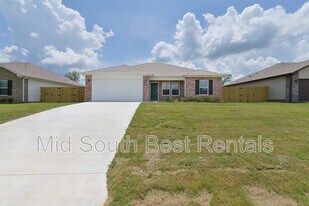 829 Pine Tree Rd in Jacksonville, AR - Building Photo