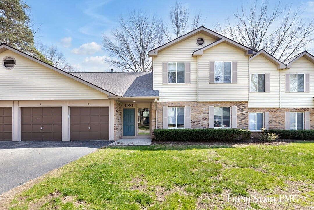 1103 Ambertrace Ln in Holland, MI - Building Photo