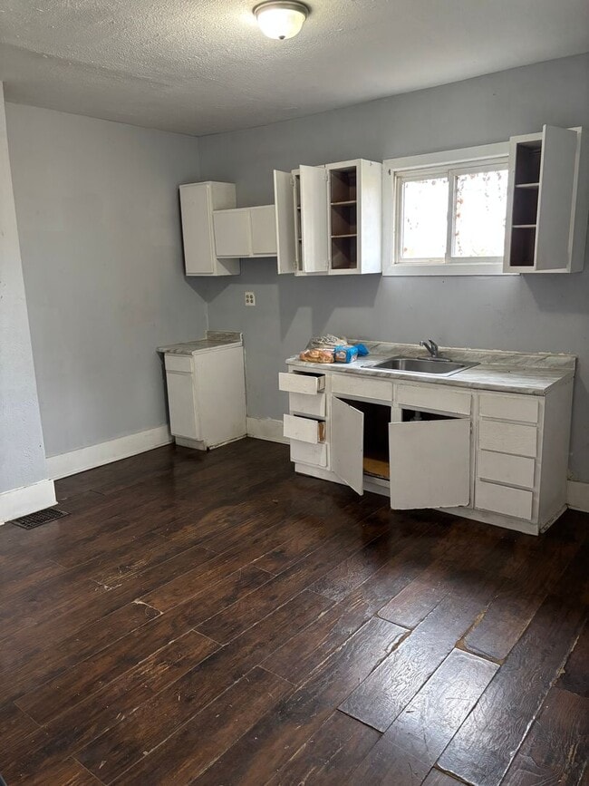 316 Young Ave NE in Canton, OH - Building Photo - Building Photo