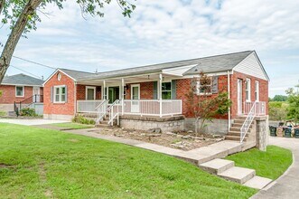 2619 Carter Ave, Unit Unit B - 2 Bedroom 1 Bathroom Renovated! in Nashville, TN - Building Photo - Building Photo