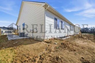 5249 N Pinecrest Ct in Bel Aire, KS - Building Photo - Building Photo