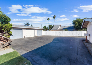 1215 E Santa Ana St in Anaheim, CA - Building Photo - Building Photo