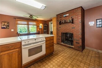 70 Ivy Rd in Plainville, CT - Building Photo - Building Photo