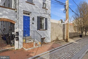 251 Fulton St in Philadelphia, PA - Building Photo