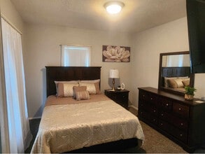 369 E Tuscarawas Ave in Barberton, OH - Building Photo - Building Photo