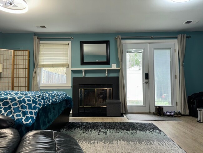 7357 Crestleigh Cir in Alexandria, VA - Building Photo - Building Photo