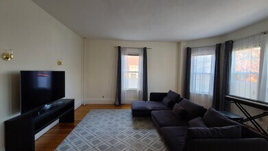 49 Temple St, Unit 1 in Somerville, MA - Building Photo - Building Photo