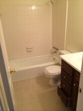 15 Galphin Dr, Unit 4 in Greenville, SC - Foto de edificio - Building Photo