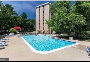3101 S Manchester St, Unit Woodlake towers in Falls Church, VA - Building Photo