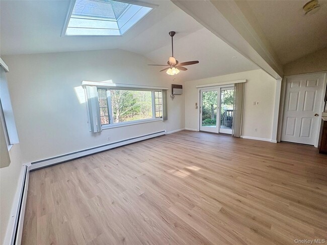 54 Old Brook Rd in Dix Hills, NY - Building Photo - Building Photo