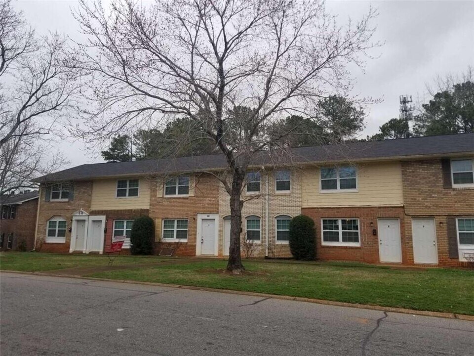 100 Chalfont Dr in Athens, GA - Building Photo