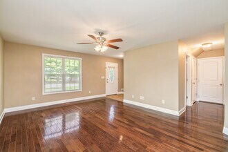 906 E Inskip Dr, Unit Right in Knoxville, TN - Building Photo - Building Photo